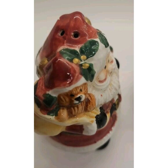 Vintage Christmas Holiday Table Santa Salt and Pepper Shakers - Picture 4 of 7